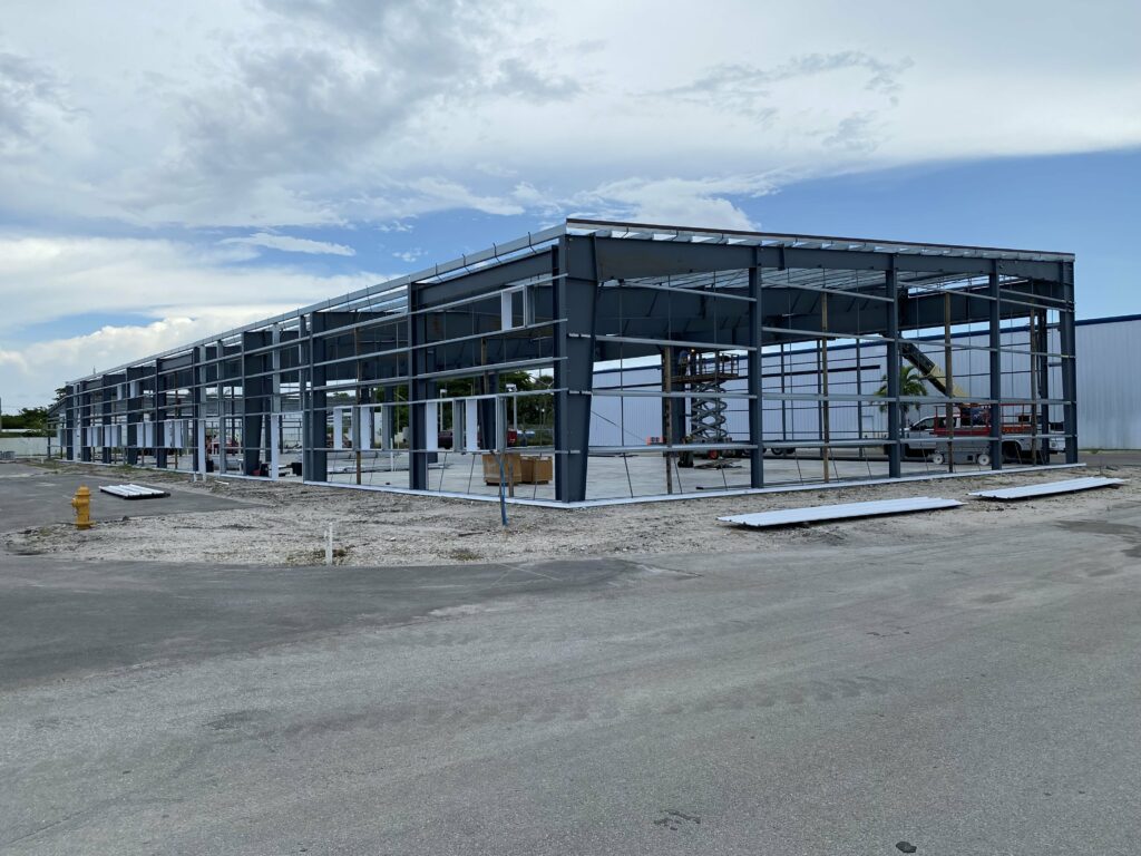 بناء هناجر بانل في الرياض للتخزين والصناعات